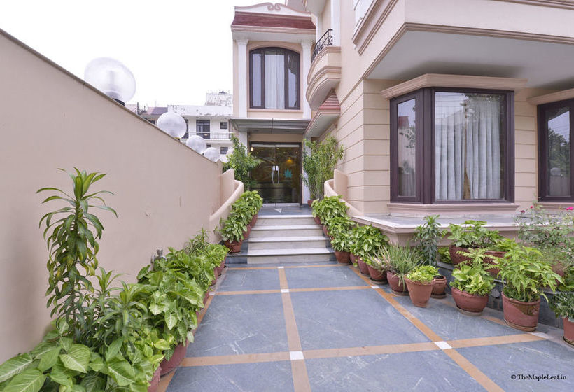 Hotel The Maple Leaf 16