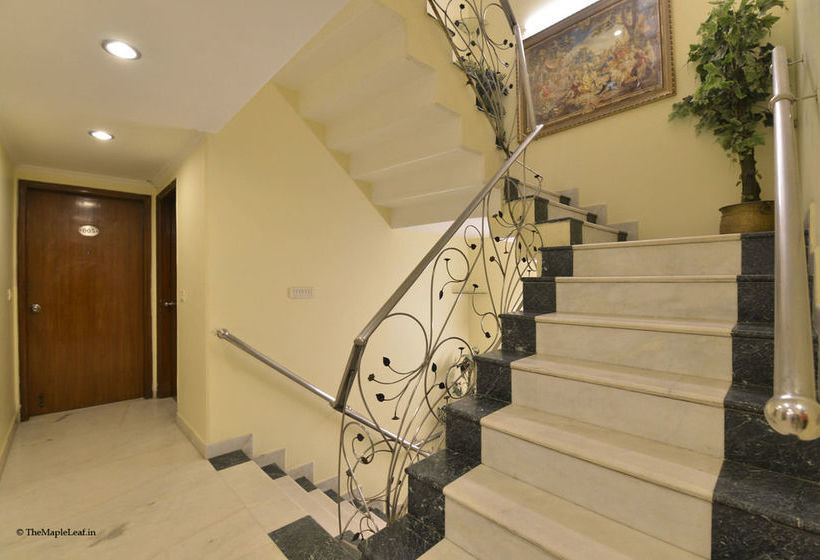 Hotel The Maple Leaf 2