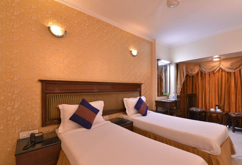 Hotel The Maple Leaf 6