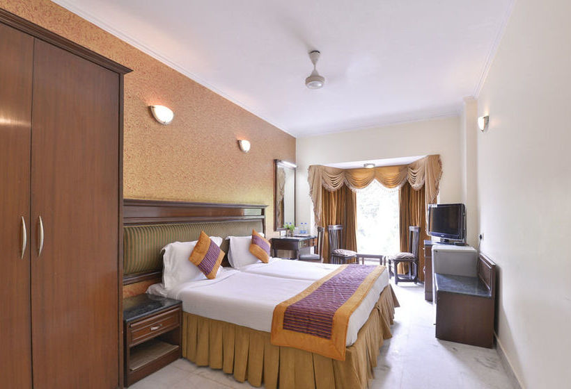 Hotel The Maple Leaf 9