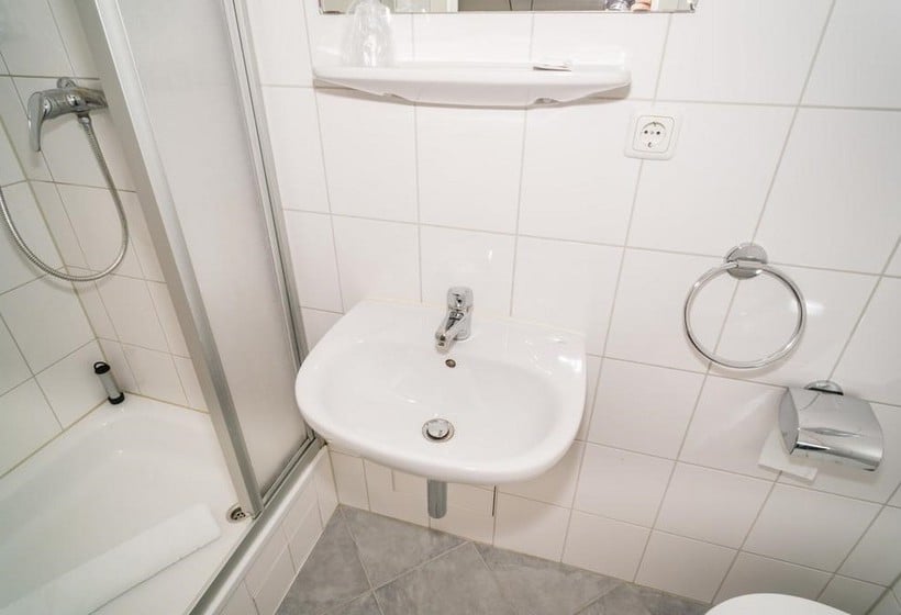 Smart Stay Hotel Station 1