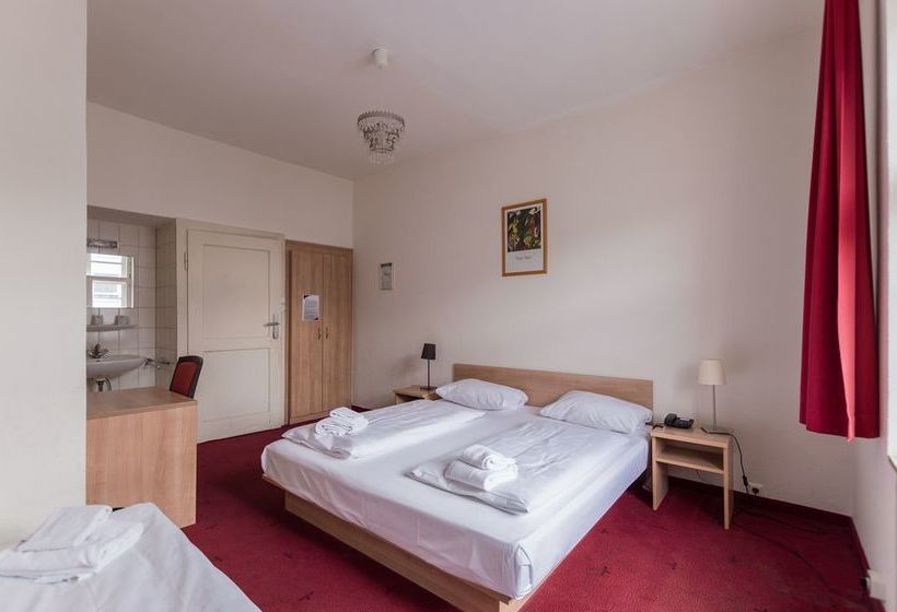 Smart Stay Hotel Station 12