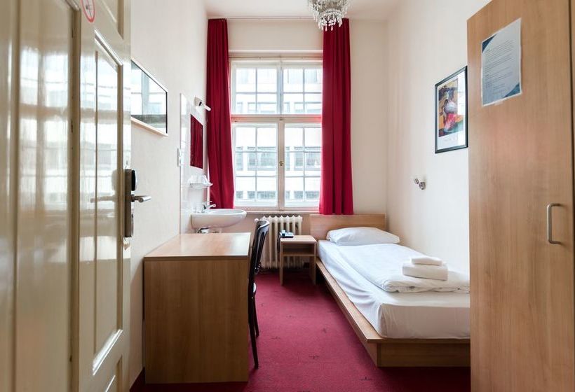 Smart Stay Hotel Station 13