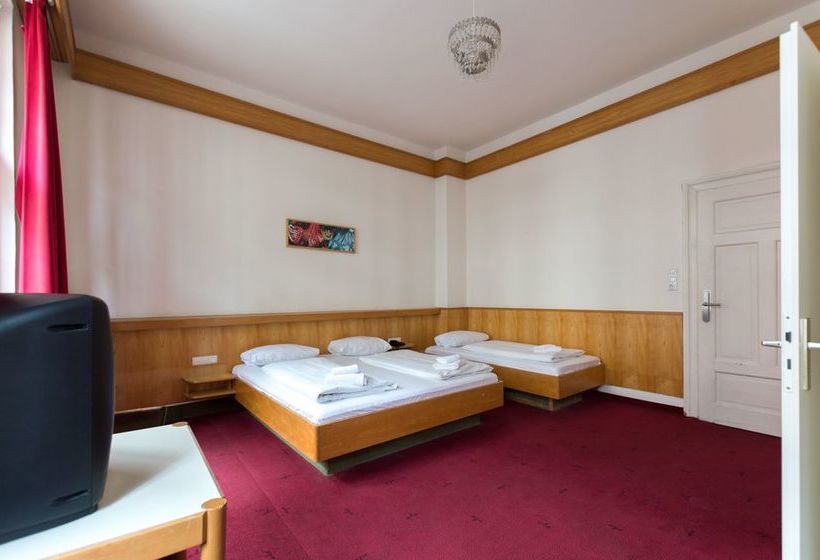 Smart Stay Hotel Station 14