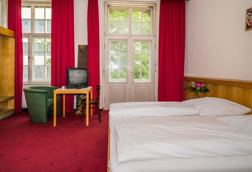 Smart Stay Hotel Station 4