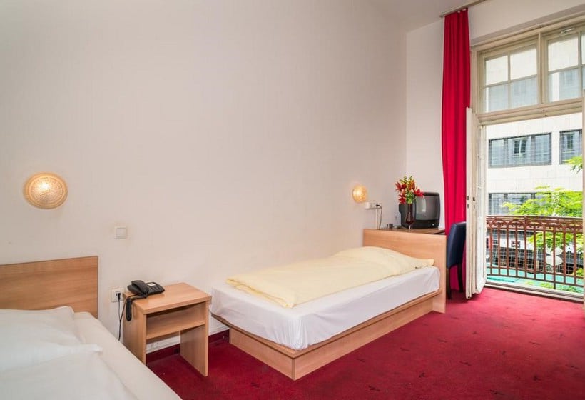 Smart Stay Hotel Station 6