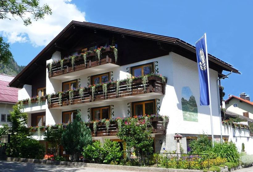 Amadeus Hotel & Cafe Baviera