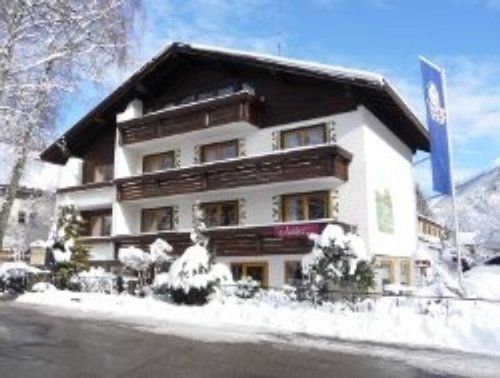 Amadeus Hotel & Cafe 10