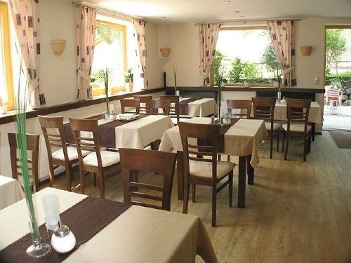 Amadeus Hotel & Cafe 12