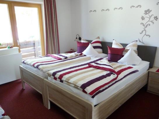 Amadeus Hotel & Cafe 4