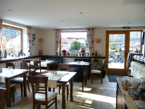 Amadeus Hotel & Cafe 8