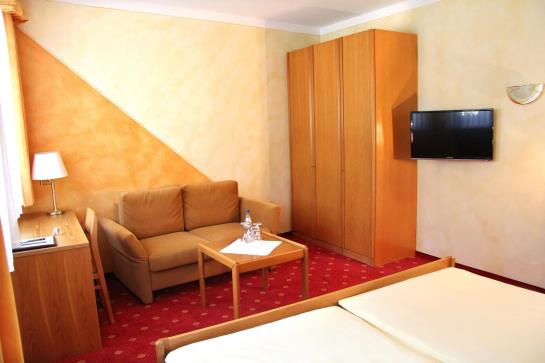 Hotel Goldener Schwan Garni 4