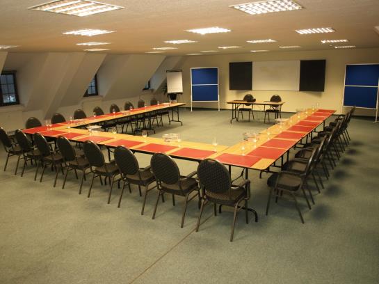 West Hotel An Der Sächsischen Weinstraße 1