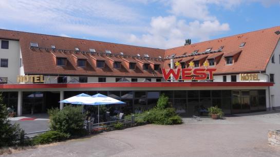 West Hotel An Der Sächsischen Weinstraße 10
