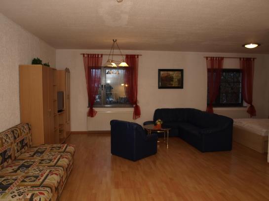 West Hotel An Der Sächsischen Weinstraße 11