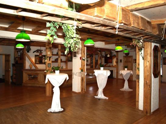 West Hotel An Der Sächsischen Weinstraße 12