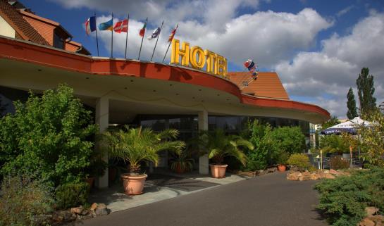 West Hotel An Der Sächsischen Weinstraße 2