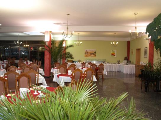 West Hotel An Der Sächsischen Weinstraße 3