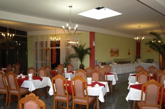 West Hotel An Der Sächsischen Weinstraße 4