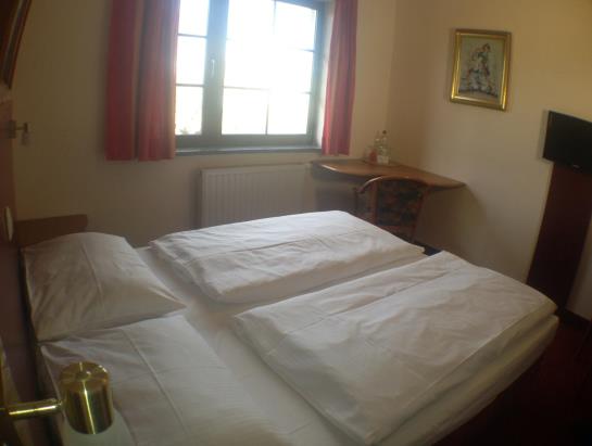 West Hotel An Der Sächsischen Weinstraße 5