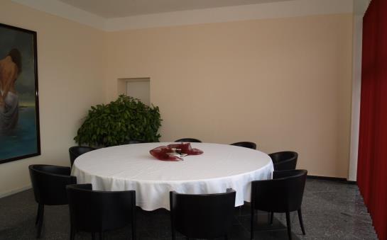 West Hotel An Der Sächsischen Weinstraße 6