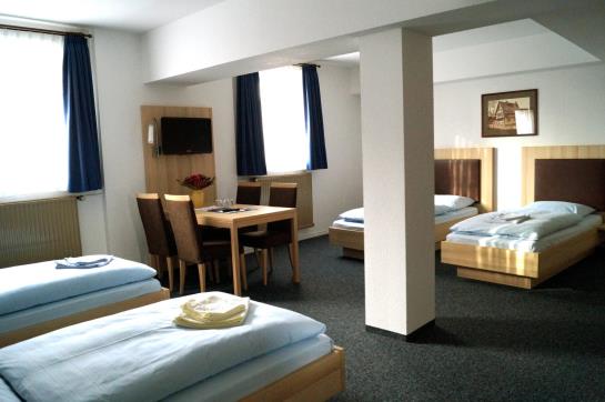 Hotel Am Vogelsanger Weg 5