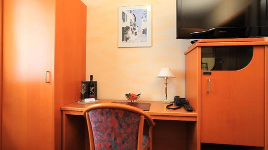 Hotel Adesso Schweizer Hof 13