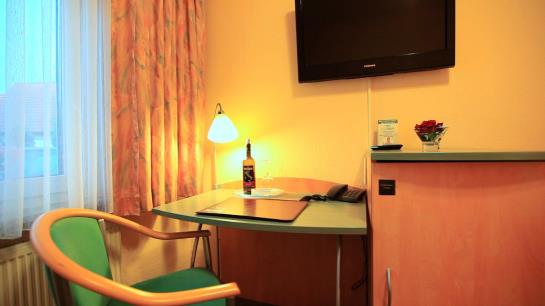 Hotel Adesso Schweizer Hof 2