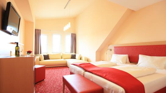 Hotel Adesso Schweizer Hof 8