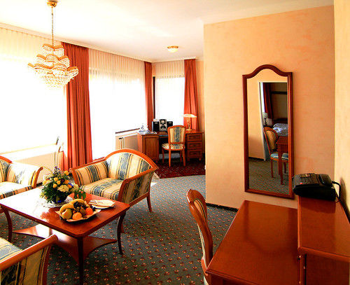 Hotel Maasberg Therme 7