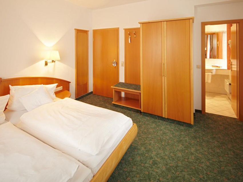 Pension Hotel Gasthof zum Hirsch 4