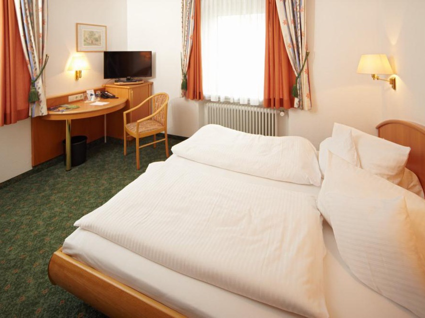 Pension Hotel Gasthof zum Hirsch 6