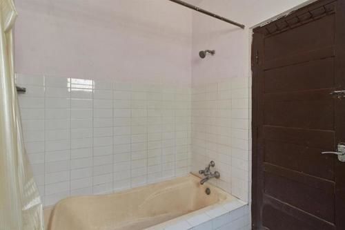 Hotel Guest Inn Suites Castle