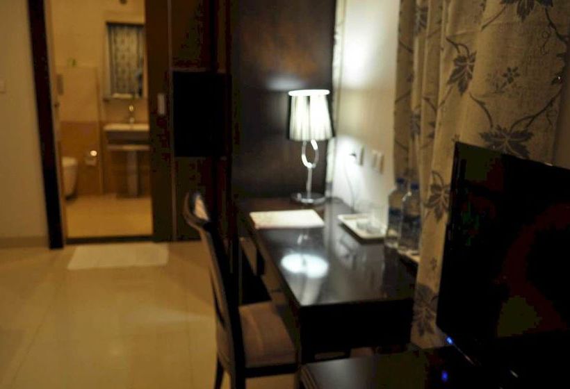 Hotel Majestica Inn 13