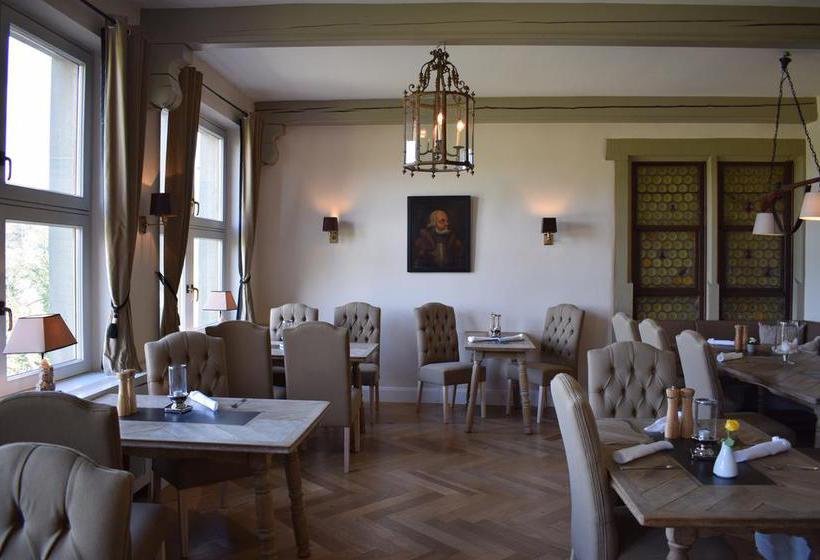 Schlosshotel Götzenburg 15