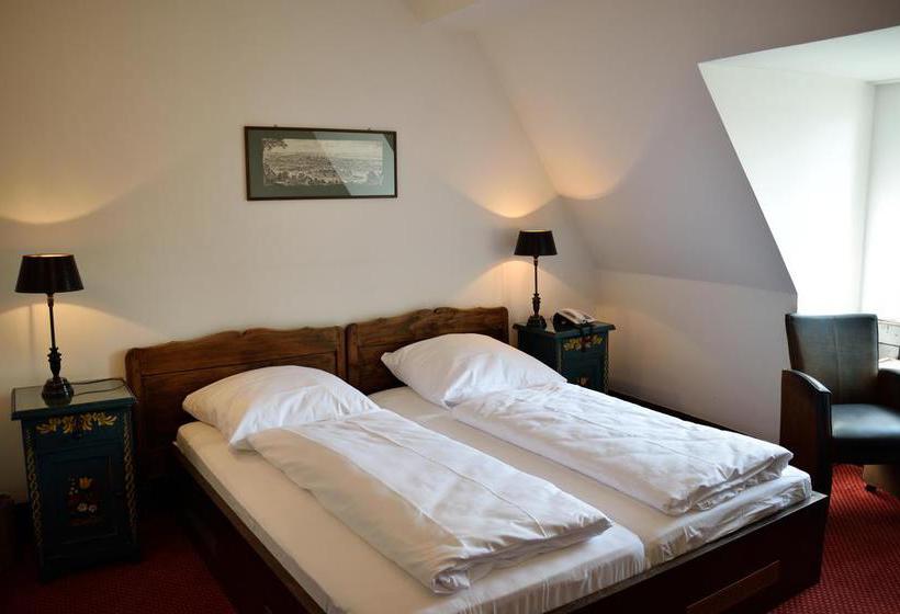 Schlosshotel Götzenburg 4