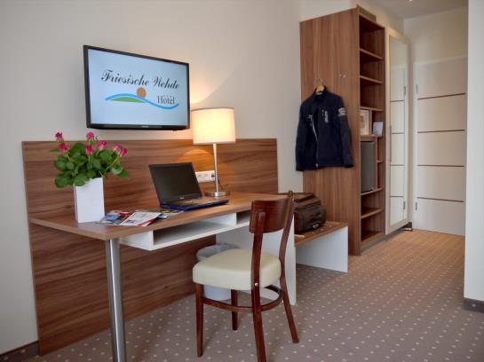 Hotel Friesische Wehde 9