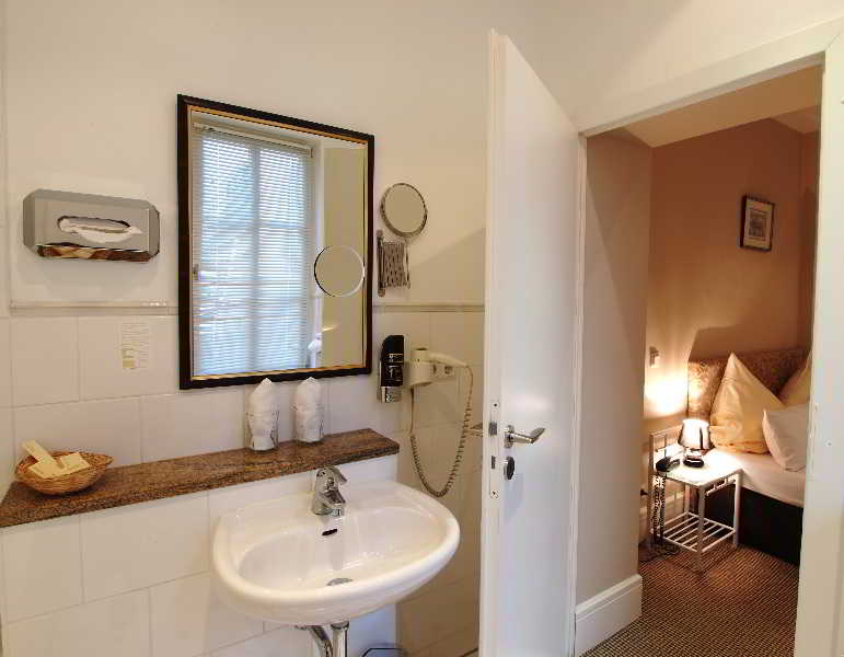 Hotel Am Schloss Biebrich 10