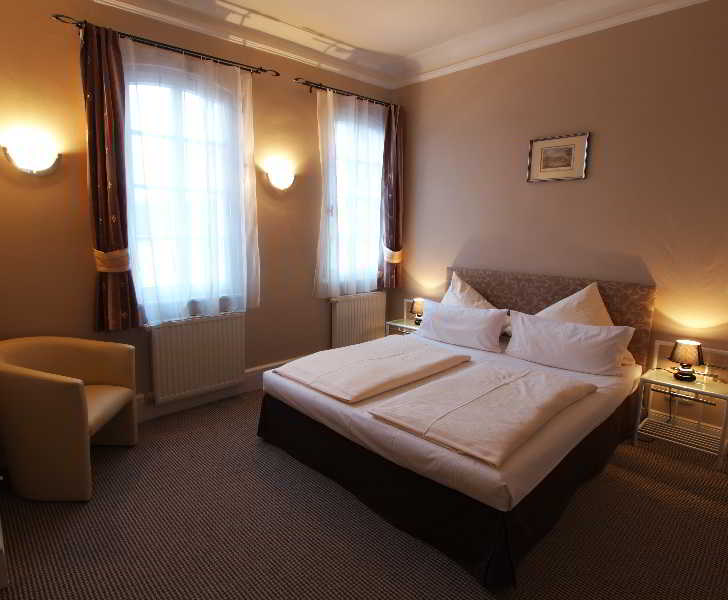 Hotel Am Schloss Biebrich 11