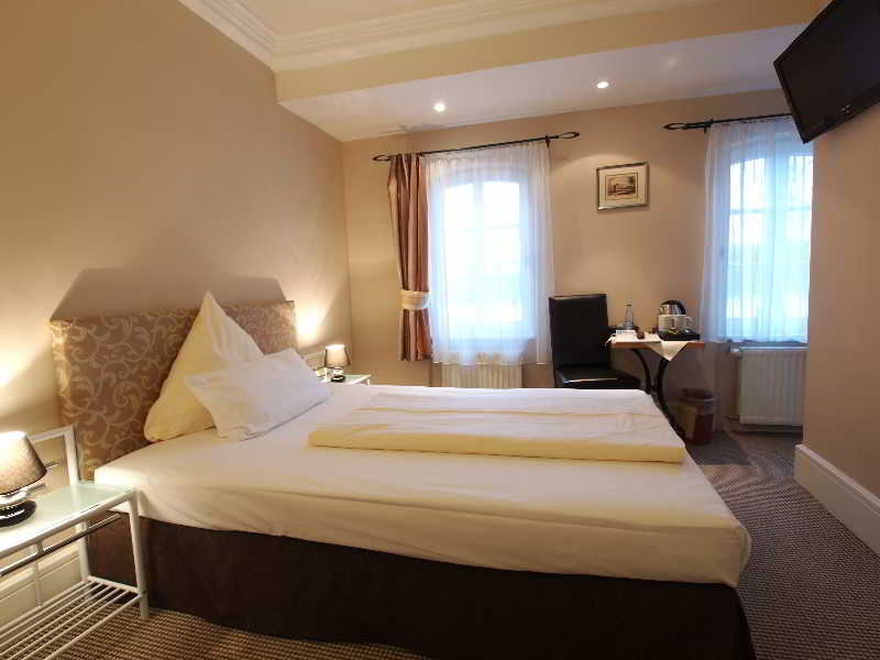 Hotel Am Schloss Biebrich 13