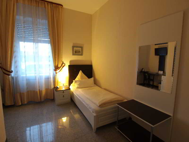 Hotel Am Schloss Biebrich 15