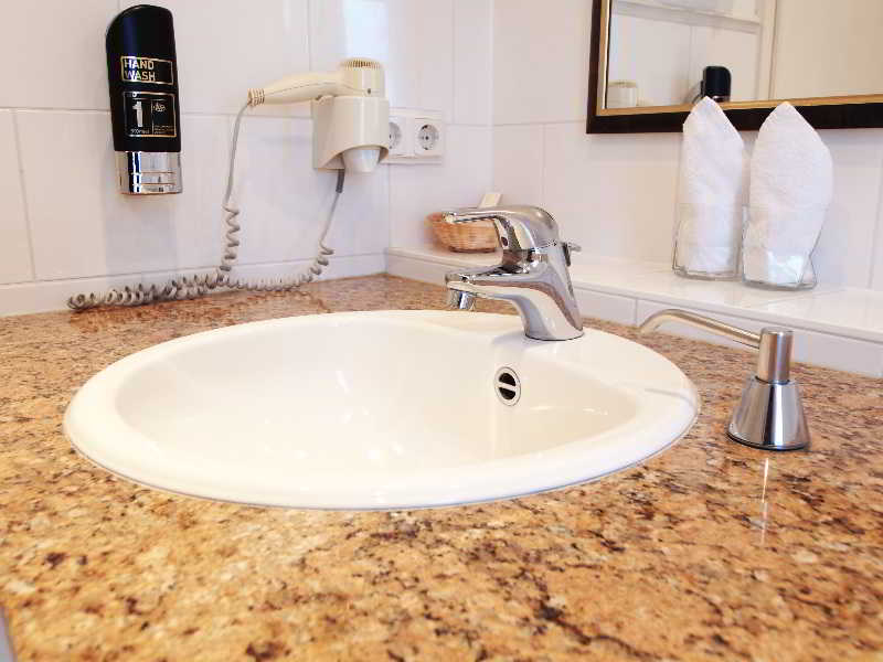 Hotel Am Schloss Biebrich 5