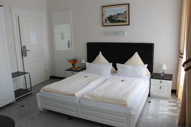 Hotel Am Schloss Biebrich 9