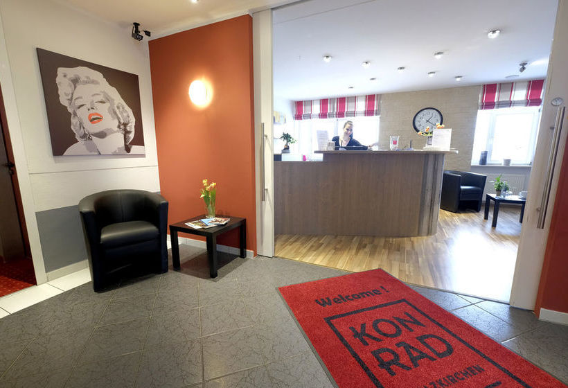 KONRAD Holzkirchen Hotel Garni 1