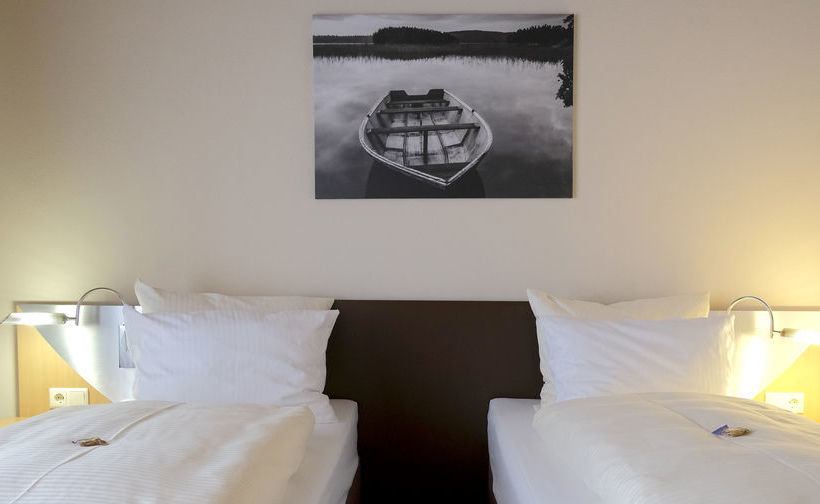 KONRAD Holzkirchen Hotel Garni 10