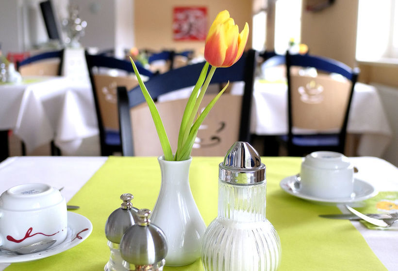 KONRAD Holzkirchen Hotel Garni 16