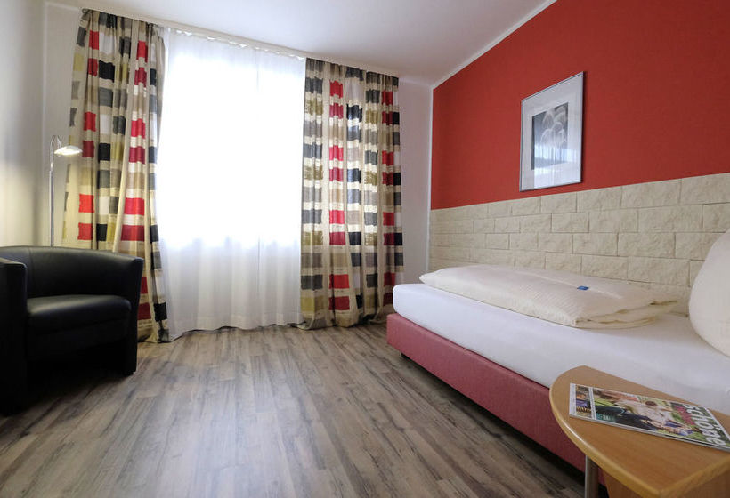 KONRAD Holzkirchen Hotel Garni 3