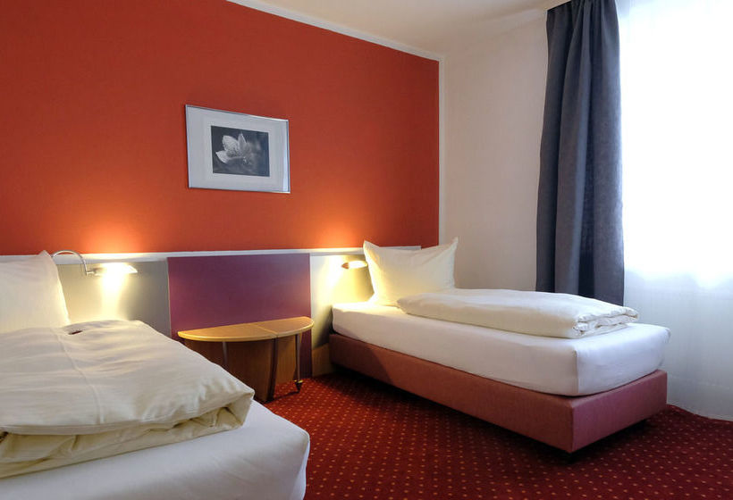 KONRAD Holzkirchen Hotel Garni 5