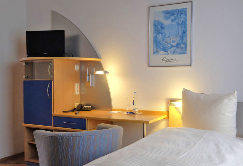 KONRAD Holzkirchen Hotel Garni 7