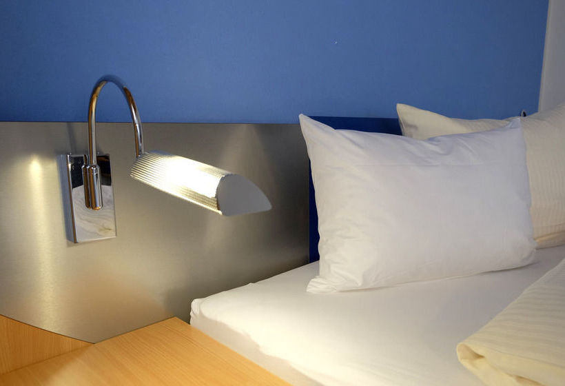 KONRAD Holzkirchen Hotel Garni 8